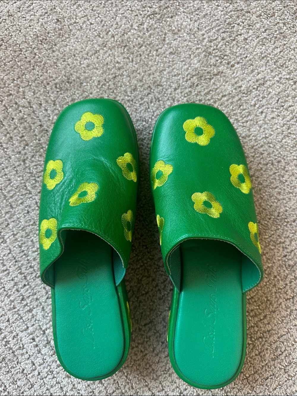 Lisa Says Gah Dakota clog in green daisy! - Picture 6 of 12